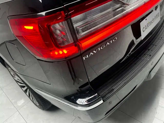 Lincoln Navigator — Фото автомобиля 6