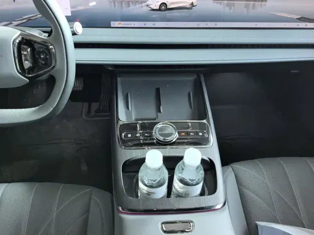 Geely Galaxy E8 — Фото автомобиля 16