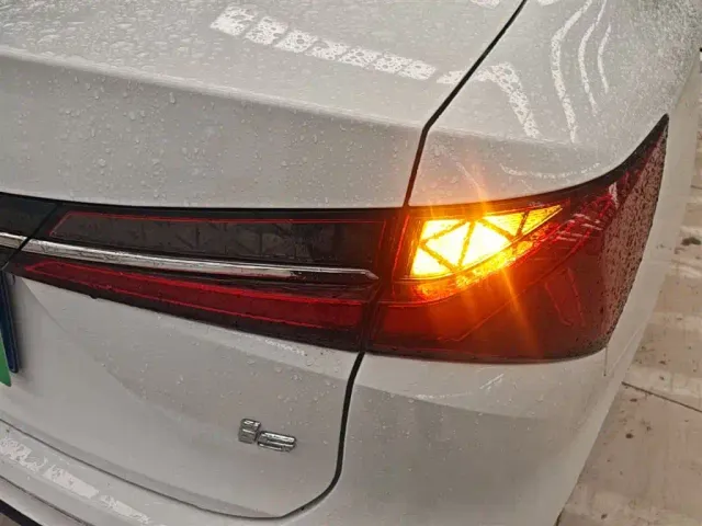 Roewe i5 — Фото автомобиля 7
