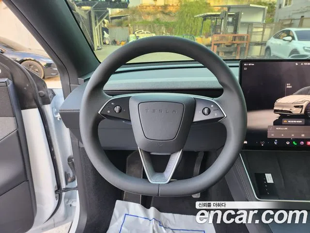 Tesla Model Y — Фото автомобиля 11