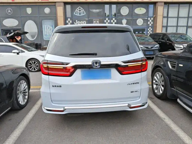 Honda Elysion — Фото автомобиля 5