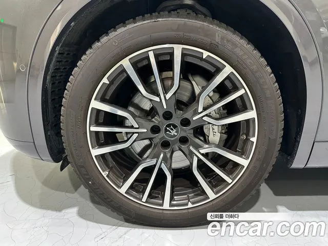 Maserati Grecale — Фото автомобиля 5