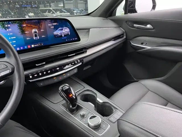 Cadillac XT4 — Фото автомобиля 11