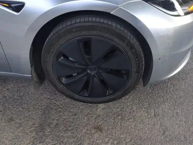 Tesla Model 3 — Фото автомобиля 6