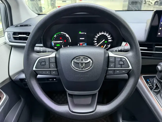 Toyota Sienna — Фото автомобиля 15