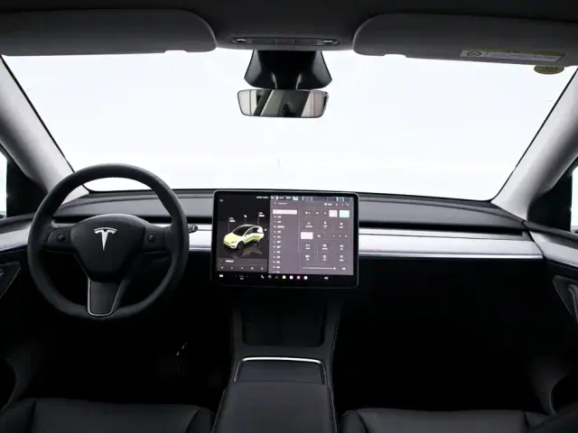 Tesla Model Y — Фото автомобиля 5