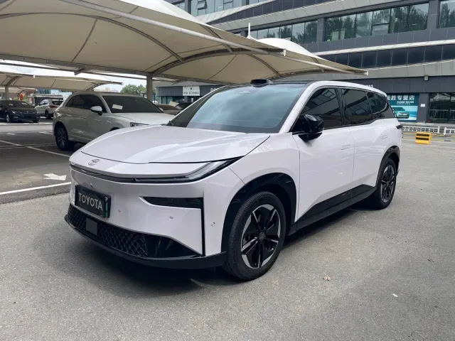 Фотография автомобиля — Toyota BoZhi 3X