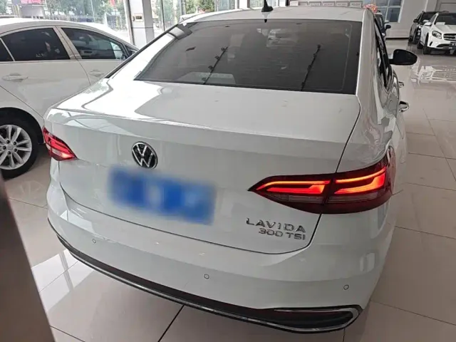 Volkswagen Lavida — Фото автомобиля 5