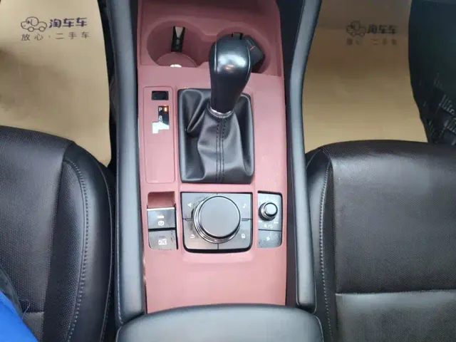 Mazda Axela — Фото автомобиля 16