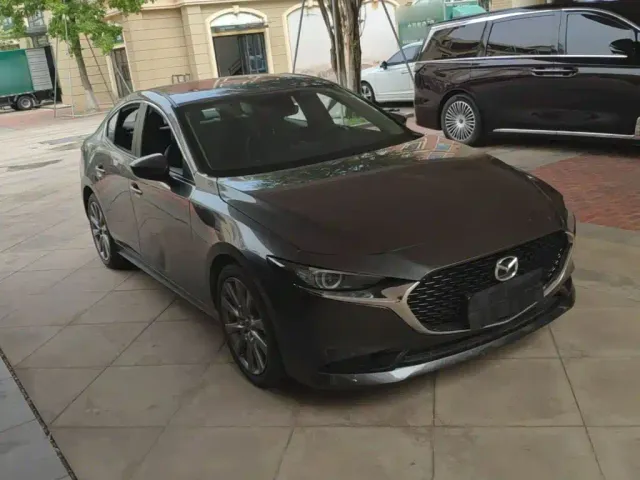 Mazda Axela — Фото автомобиля 3