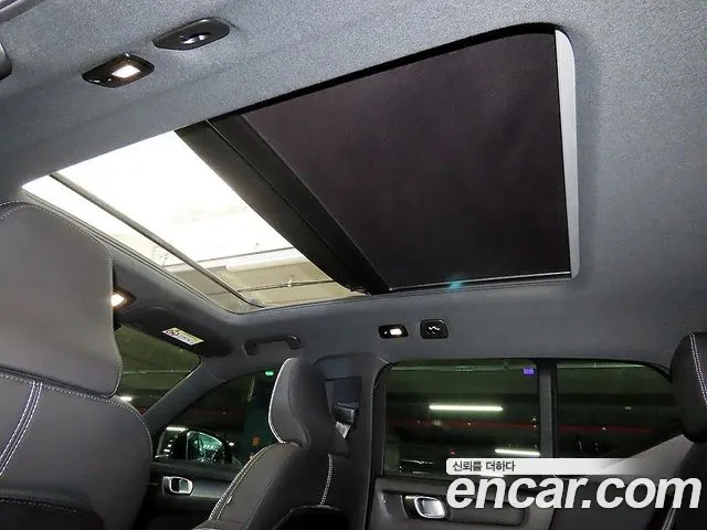 Вольво XC40 — Фото автомобиля 15
