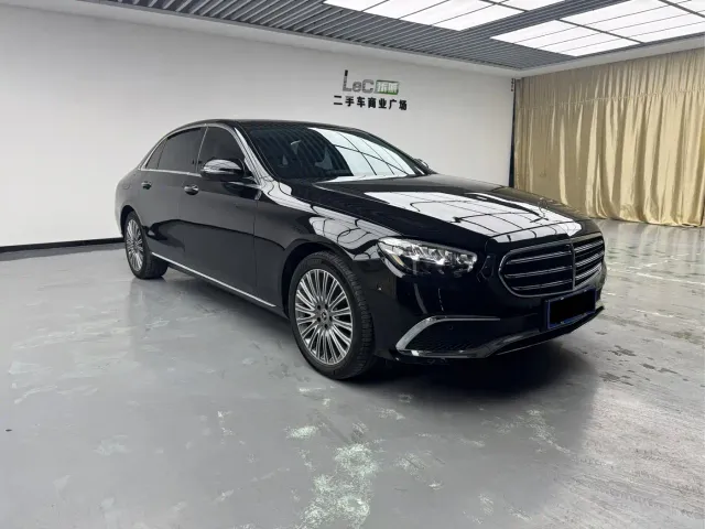 Mercedes-Benz E-Class — Фото автомобиля 3