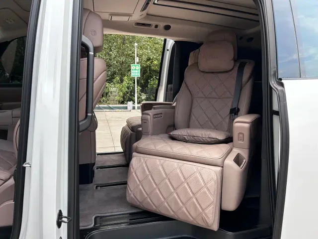 Li Auto MEGA — Фото автомобиля 15