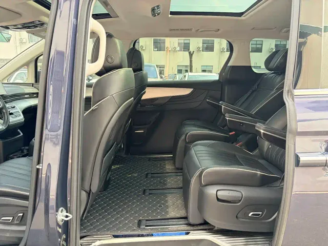 Roewe iMAX8 — Фото автомобиля 5