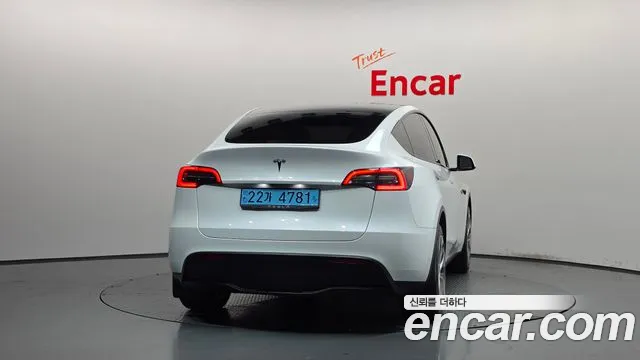 Tesla Model Y — Фото автомобиля 4