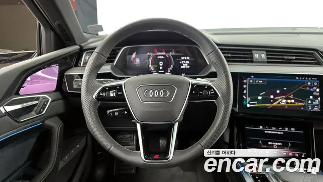 Audi e-tron — Фото автомобиля 13