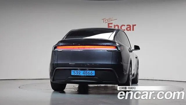 Tesla Model Y — Фото автомобиля 4