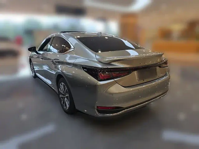 Lexus ES — Фото автомобиля 6
