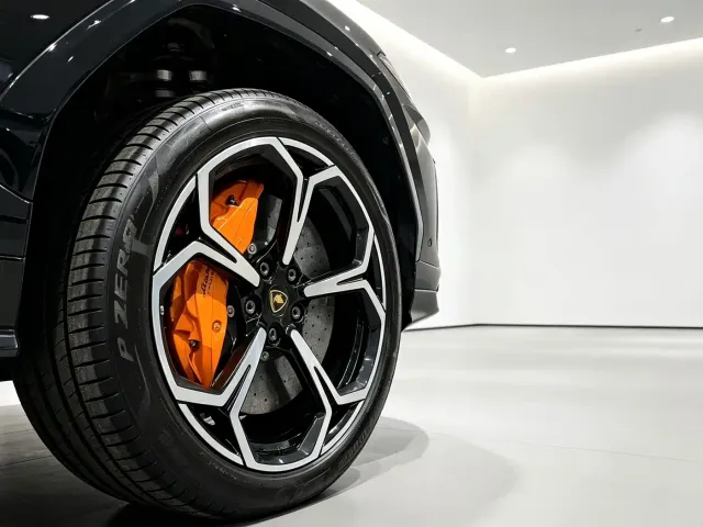 Lamborghini Urus — Фото автомобиля 4