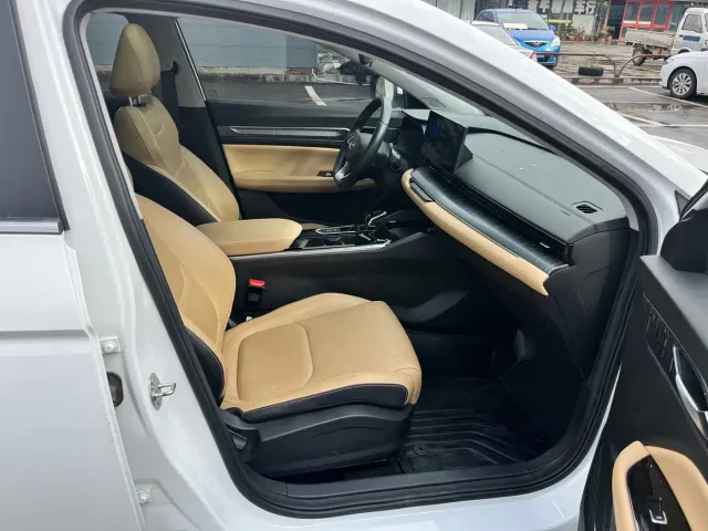Geely Emgrand L — Фото автомобиля 11