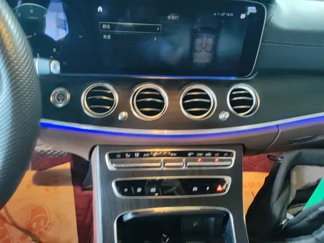 Mercedes-Benz E-Class — Фото автомобиля 12