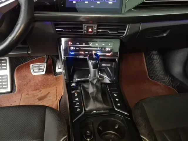 Volkswagen Passat — Фото автомобиля 13