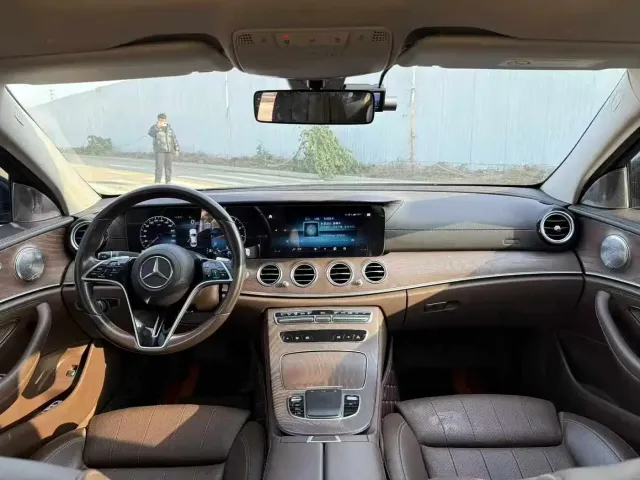Mercedes-Benz E-Class — Фото автомобиля 6