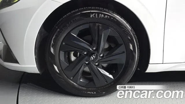 Hyundai Avante CN7 — Фото автомобиля 5