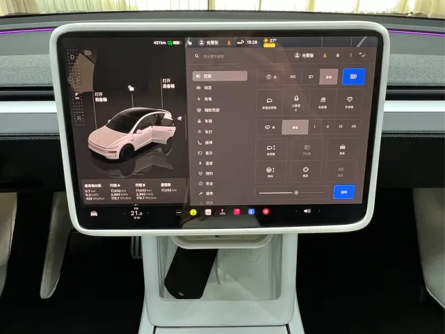 Tesla Model Y — Фото автомобиля 15