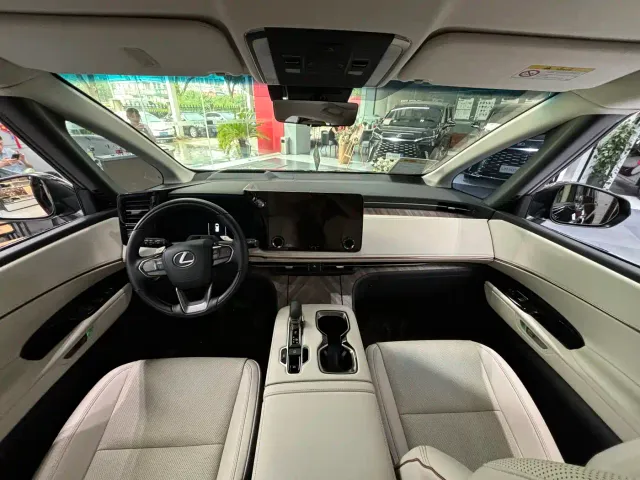 Lexus LM — Фото автомобиля 14