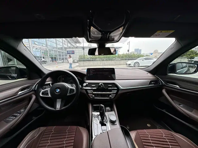 BMW 5 Series — Фото автомобиля 13