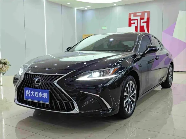 Фотография автомобиля — Lexus ES