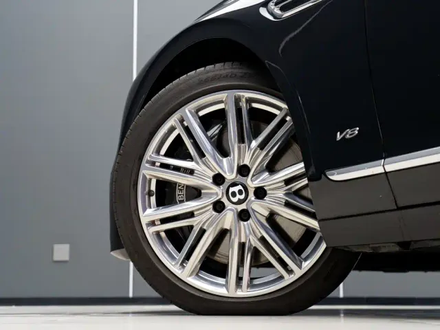Bentley Flying Spur — Фото автомобиля 5