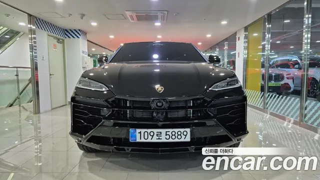 Lamborghini Urus — Фото автомобиля 3