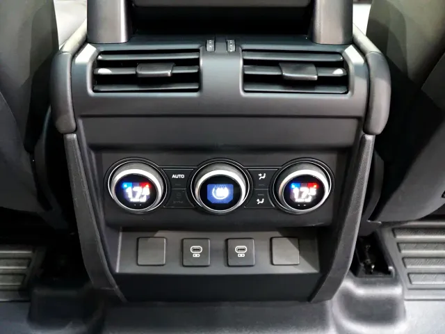 Land Rover Defender — Фото автомобиля 16