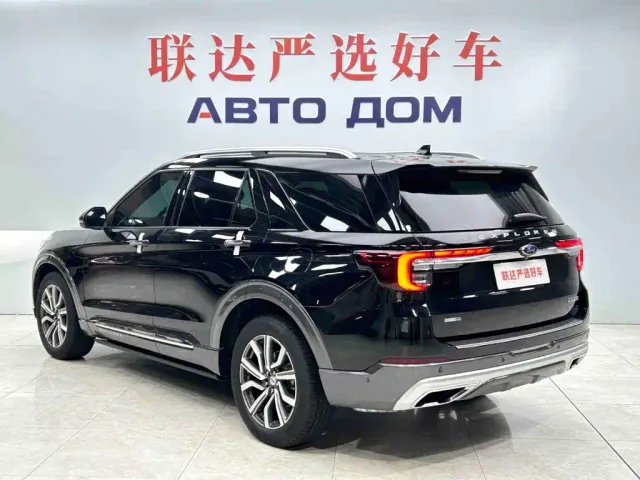 Ford Explorer — Фото автомобиля 4