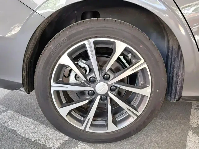 Geely Emgrand — Фото автомобиля 18