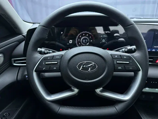 Hyundai Elantra — Фото автомобиля 12