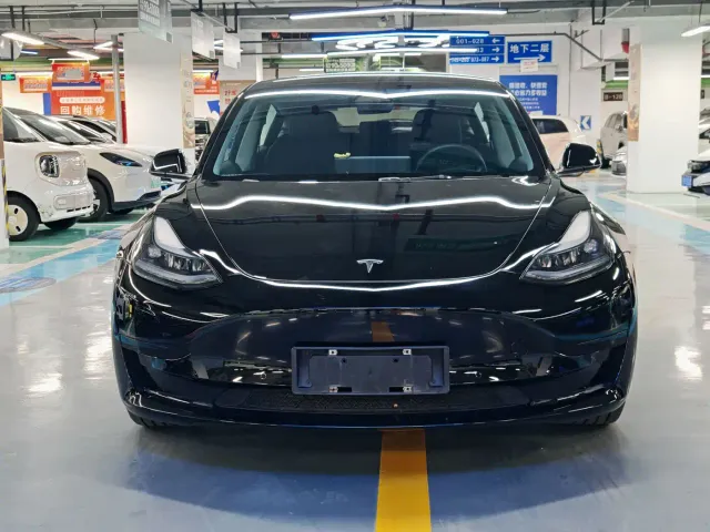 Tesla Model 3 — Фото автомобиля 2
