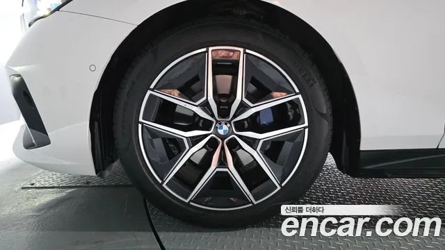 BMW 5-Series — Фото автомобиля 5