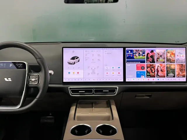 Li Auto L8 — Фото автомобиля 11