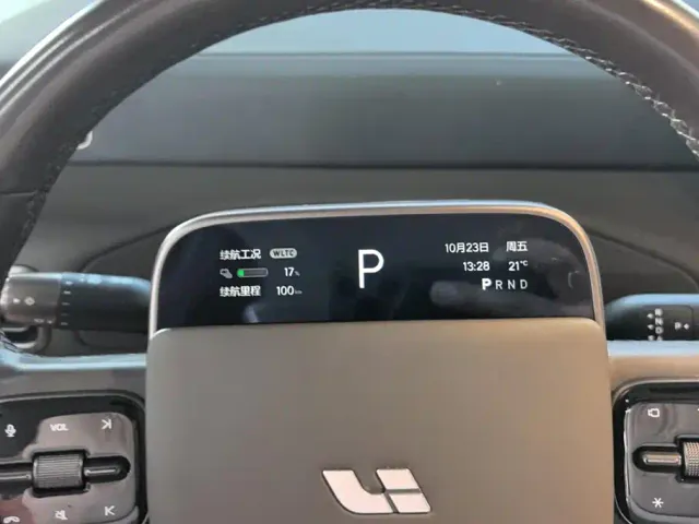 Li Auto MEGA — Фото автомобиля 14