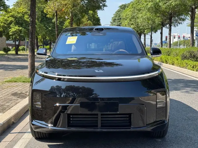Li Auto L8 — Фото автомобиля 2