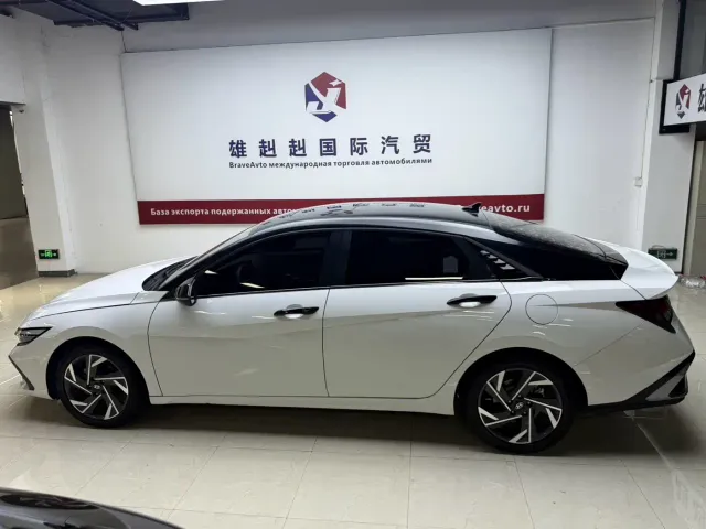 Hyundai Elantra — Фото автомобиля 4