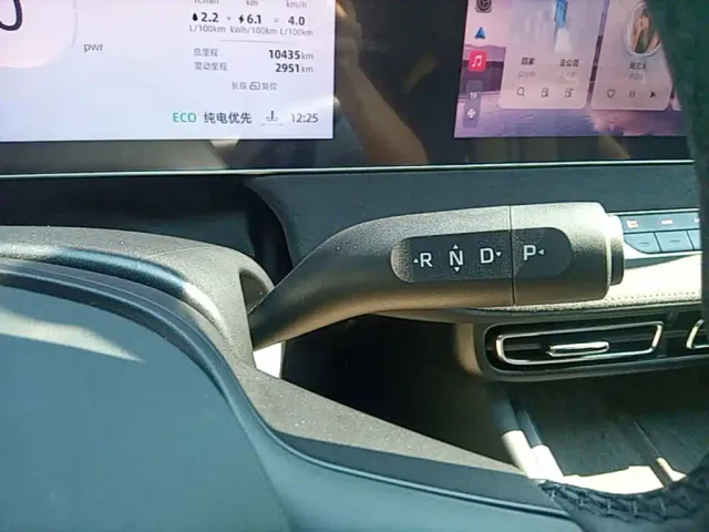Roewe D7 — Фото автомобиля 13
