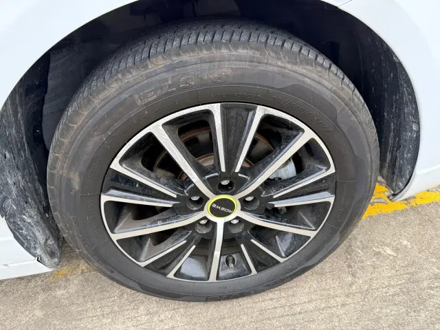 Roewe i5 — Фото автомобиля 4