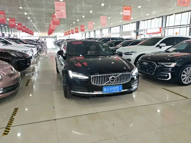 Volvo S90 — Фото автомобиля 3