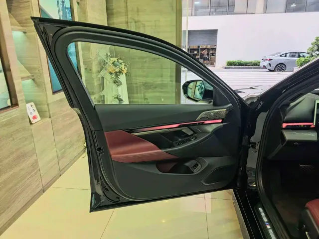 BMW 5 Series — Фото автомобиля 7