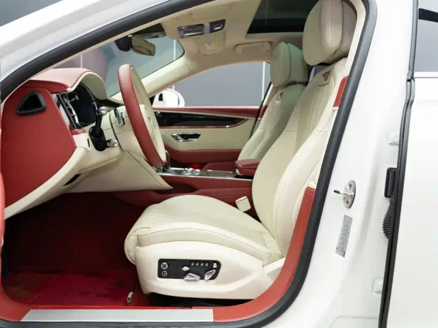 Bentley Flying Spur — Фото автомобиля 9