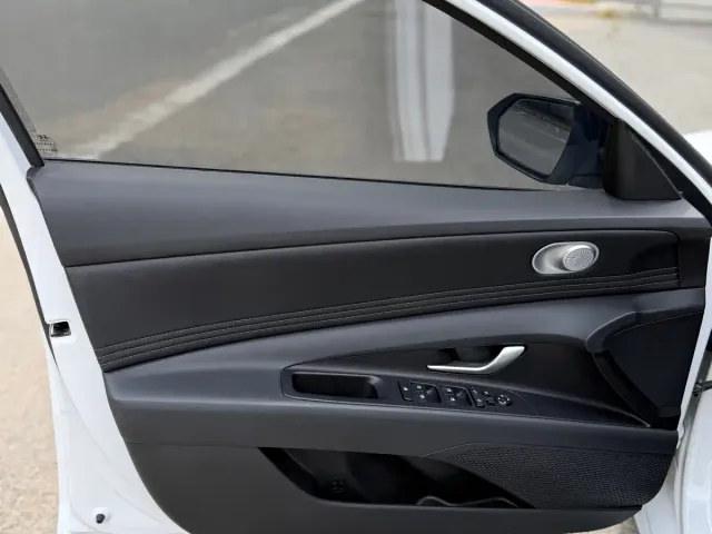 Hyundai Elantra — Фото автомобиля 13